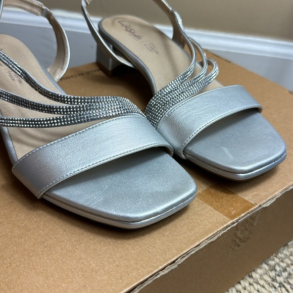 NWOT - Lifestride Womens Joy Strappy Sandal, Silver, Size 8.5W - Picture 3 of 16